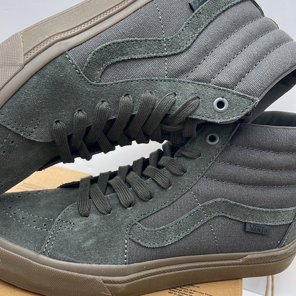 Vans • Men’s Bmx Sk8-Hi Dark Gray/Gum
VN0005V0BFD
Sneakers - Picture 15 of 16